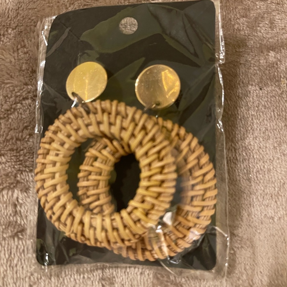 2 Inch Gold-tone Earring Set Boho Retro Pierced Rattan New - Picture 3 of 8